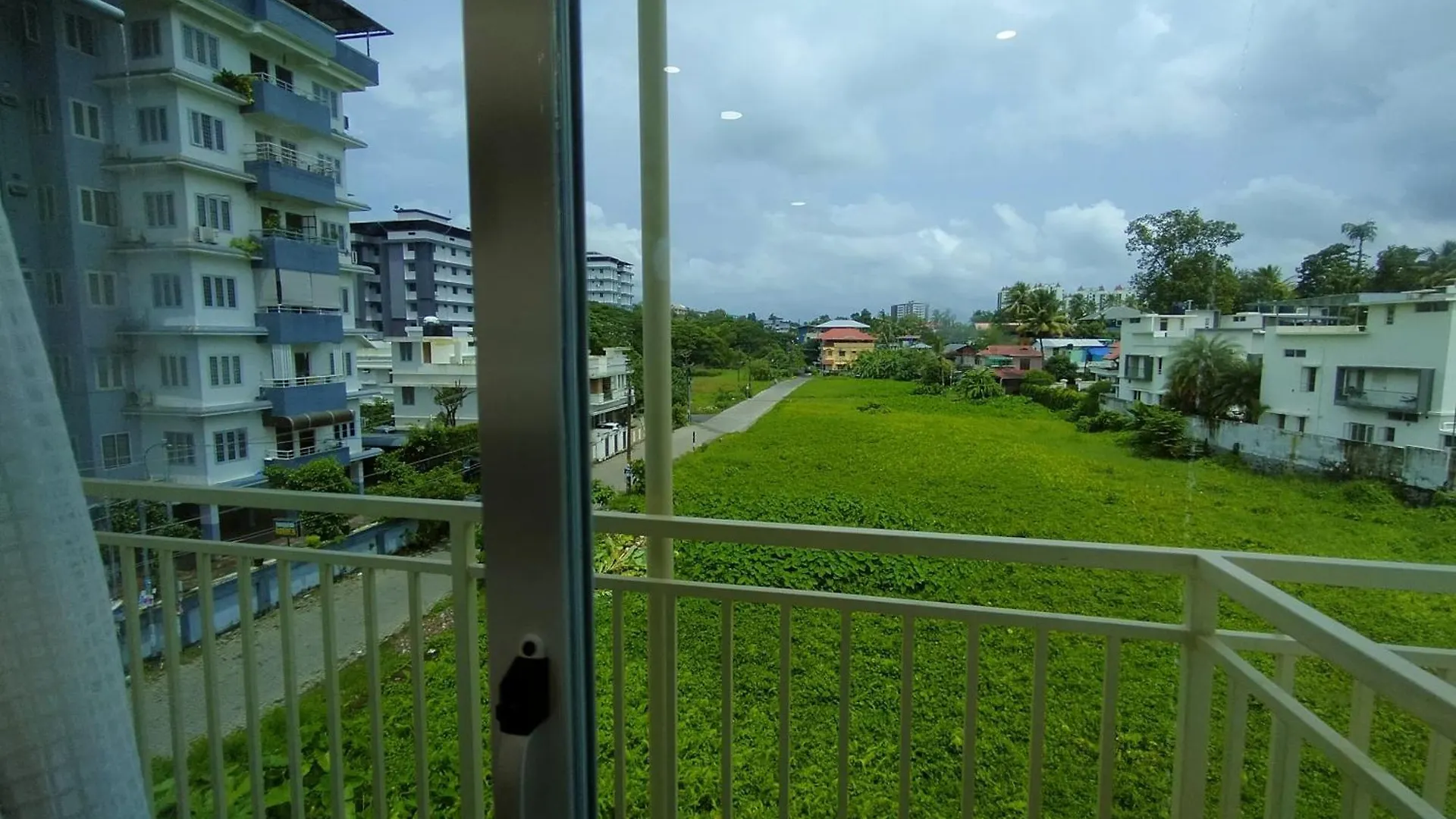 Hotel The Mountmist Kochi 3*,  India