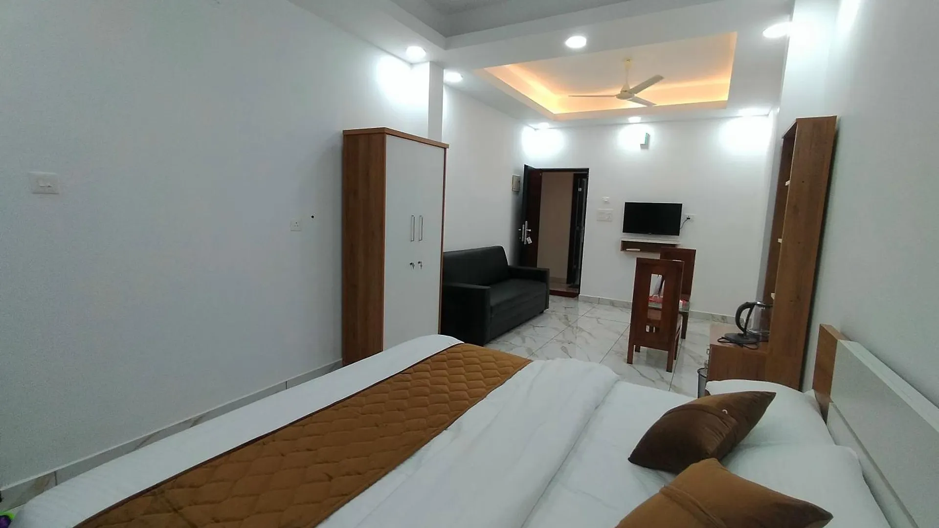 Hotel The Mountmist Kochi 3*,  India